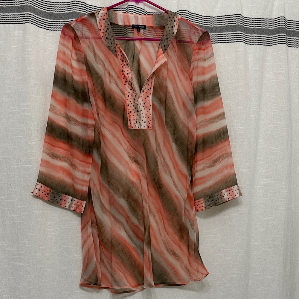 600 West Pink and Brown Wave Blouse 💚